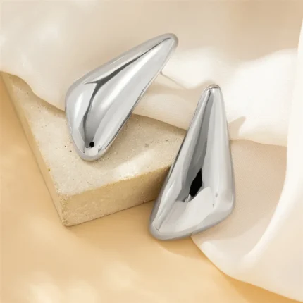 Brincos de Metal Em Forma de Triângulo Estiloso Geométrico Piercing Brincos Ouro / Prata Cor Jóias de Orelha p/ Mulheres.