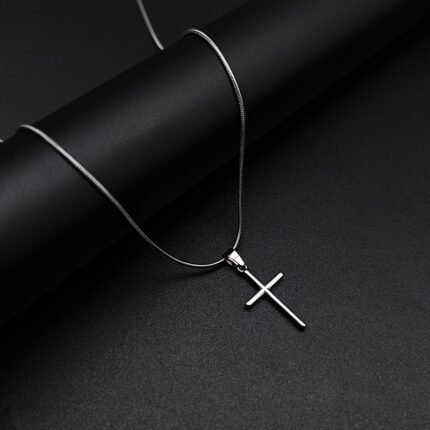 Colar Com Pingente de Cruz Em Aço Inoxidável 304 (1 Peça) - Estilo Retrô Minimalista, Joia Unissex para o Dia a Dia, Corrente Durável e Resistente à Oxidação Unissex, Peça Versátil p/ Sobreposição Em Looks Casuais e Formais, Simplicidade Moderna, Acabamento Polido.