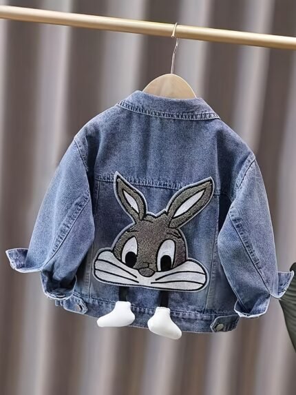 Jaqueta Jeans Sintética Com Estampa de Coelho 3D p/ Meninas - Casaco de Manga Comprida Com Botões, Ajuste Solto, Macio e Confortável, Com Bordado de Coelho de Pelúcia, Roupa Casual para Todas as Estações para Crianças, Moda Infantil, Design Infantil Divertido, Casaco de Tecido Macio.