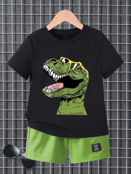 Uma Camiseta Estilosa Com Estampa de Dragão, Gola Redonda e Mangas Curtas, Perfeita para o Uso Casual de Verão dos Meninos.