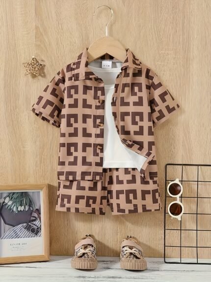 Conjunto de Roupa Adorável para Meninos Com Estampa Geométrica - Camisa de Manga Curta Com Botões e Shorts, Lavável à Máquina, Poliéster - Perfeito para Primavera/verão, Perfeito para Atividades Ao ar Livre.