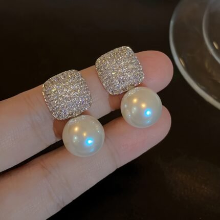 Um Par de Brincos Femininos de Luxo Com Pedrarias Artificiais, Perfeitos para Uso Diário ou Como Presente Em Ocasiões Especiais, Adequados para Usar o Ano Todo.