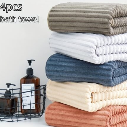 Um Conjunto de 4 Toalhas Listradas, Medindo 69,85 Cm por 139,95 Cm, Feito de Material de Lã Coral, Com Uma Mistura de Poliéster e Nylon Tricotado Com Tema Espacial, Equipado Com Alças para Pendurar Convenientes, Perfeito para Banheiros, Hotéis, Spas, Viagens e Esportes.