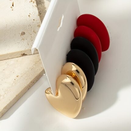 Seis Brincos Elegantes e Estilosos Em Formato de Coração Em Metal, Preto e Vermelho, Perfeitos para Mulheres Elegantes e Fashion.