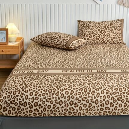 Jogo de Lençóis de 3 Peças Com Estampa de Leopardo, Em Poliéster Macio, Confortável e Respirável, Com Protetor de Colchão, Ideal para Quarto de Hóspedes ou Hotel (1 Lençol de Baixo Com Elástico + 2 Fronhas, Sem Enchimento).
