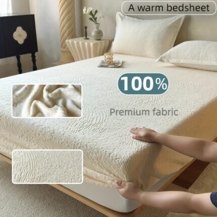 Lençol de Baixo Milk Velvet, Macio, Confortável, Respirável e Durável, Com Design de Bolso Profundo para Um Ajuste Perfeito. Ideal para Quarto de Casal ou de Hóspedes. Inclui Saia para Colchão e Protetor de Colchão ( Fronhas Não Inclusas ). Essencial p/ Quarto de Hóspedes, para Um Ambiente Aconchegante.