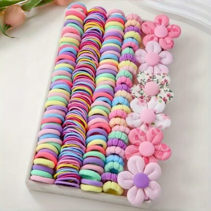 Um Conjunto de 205 Acessórios de Cabelo Florais Fofos, Incluindo Grampos de Cabelo de Flores 3d e Vários Elásticos e Faixas de Cabelo - Perfeitos para Crianças, Essenciais para Criar Looks do Dia a Dia, Uma Imagem Doce e Adorável - Embalados Em Uma Sacola Opp.