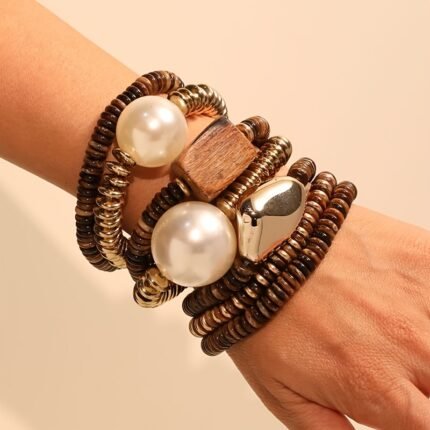 Conjunto de 7 Pulseiras Geométricas de Madeira Vintage Boêmias Com Pérolas Artificiais - Perfeitas para Passeios na Praia e Ocasiões Especiais, Presente Ideal para Mulheres.
