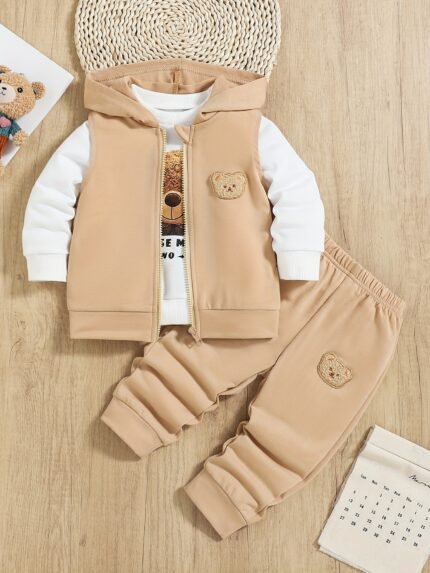 Conjunto de 3 Peças de Urso Bordado para Meninos Com Colete Com Capuz, Moletom Com Estampa de Urso e Calças, Roupa para Atividades Ao ar Livre para Primavera/outono, Ideia de Presente, Perfeito para Atividades Ao ar Livre.