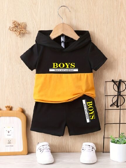 Conjunto Esportivo Casual de Duas Peças para Meninos, Primavera e Verão, Manga Curta, Com Capuz Estampado Em Bloco de Cores da Moda "Boys Brave And Confident", Perfeito para Atividades Ao Ar Livre.