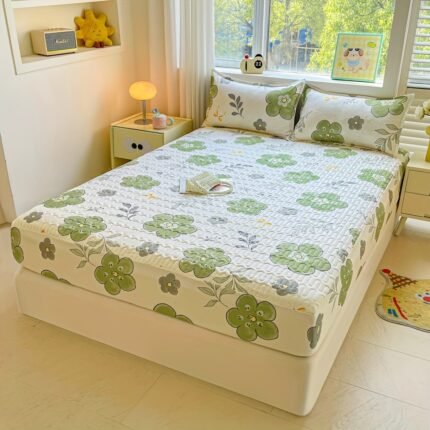 Lençol de Baixo Acolchoado Estampado (1 Peça), Protetor de Colchão, Roupa de Cama Macia e Confortável, 100% Poliéster, Estampa Floral, para Camas de Solteiro / Casal / Completo - Ideal para Quarto, Quarto de Hóspedes, Não Inclui Enchimento de Travesseiro e Fronha.