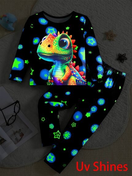 Calças de Manga Comprida Com Gola Redonda e Estampa de Dinossauro Fofo Que Brilha no Escuro, Conjunto de Pijama Casual Confortável Com Efeito Fluorescente Sob Luz Uv para Meninos Primavera / Verão / Inverno / Outono.